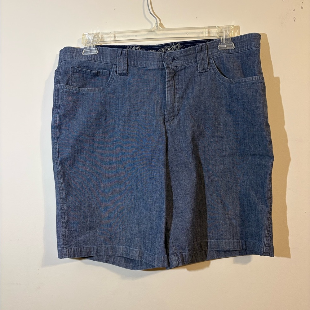 Riders Lee shorts Women’s size 16 M denim front and back pockets 9” inseam